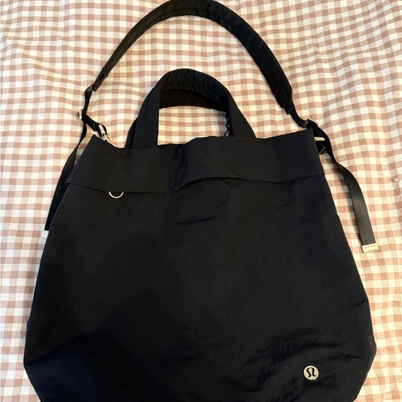 Lululemon On My Level To Bag 20L - Black & Gold - Picture 2 of 4